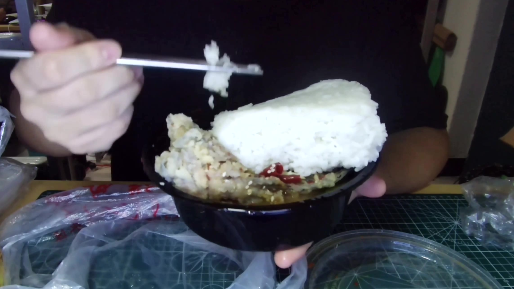 【宿舍食堂日记】第27期 一个炸鱼被我吃成了汤泡饭